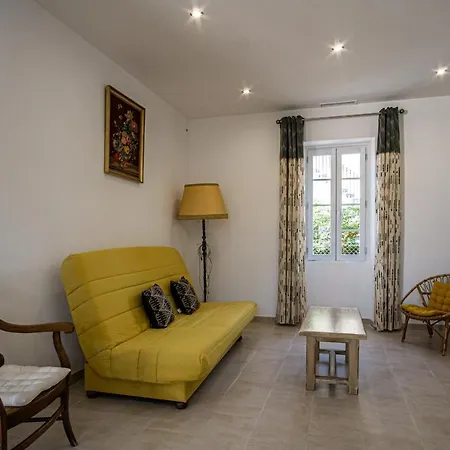 Maison Avec Jardin Proche Du Centre-ville Isle-sur-la-sorgue *